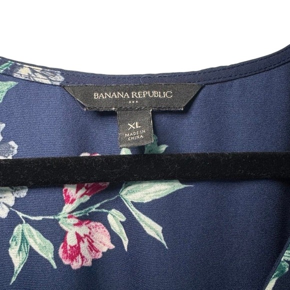 Banana Republic Floral Blouse – Size XL – No Stretch –‎ Elegant & Lightweight - Picture 3 of 4